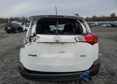 2015 Toyota Rav4 Xle z USA, uszkodzony, nr VIN 2T3WFREV0FW171949